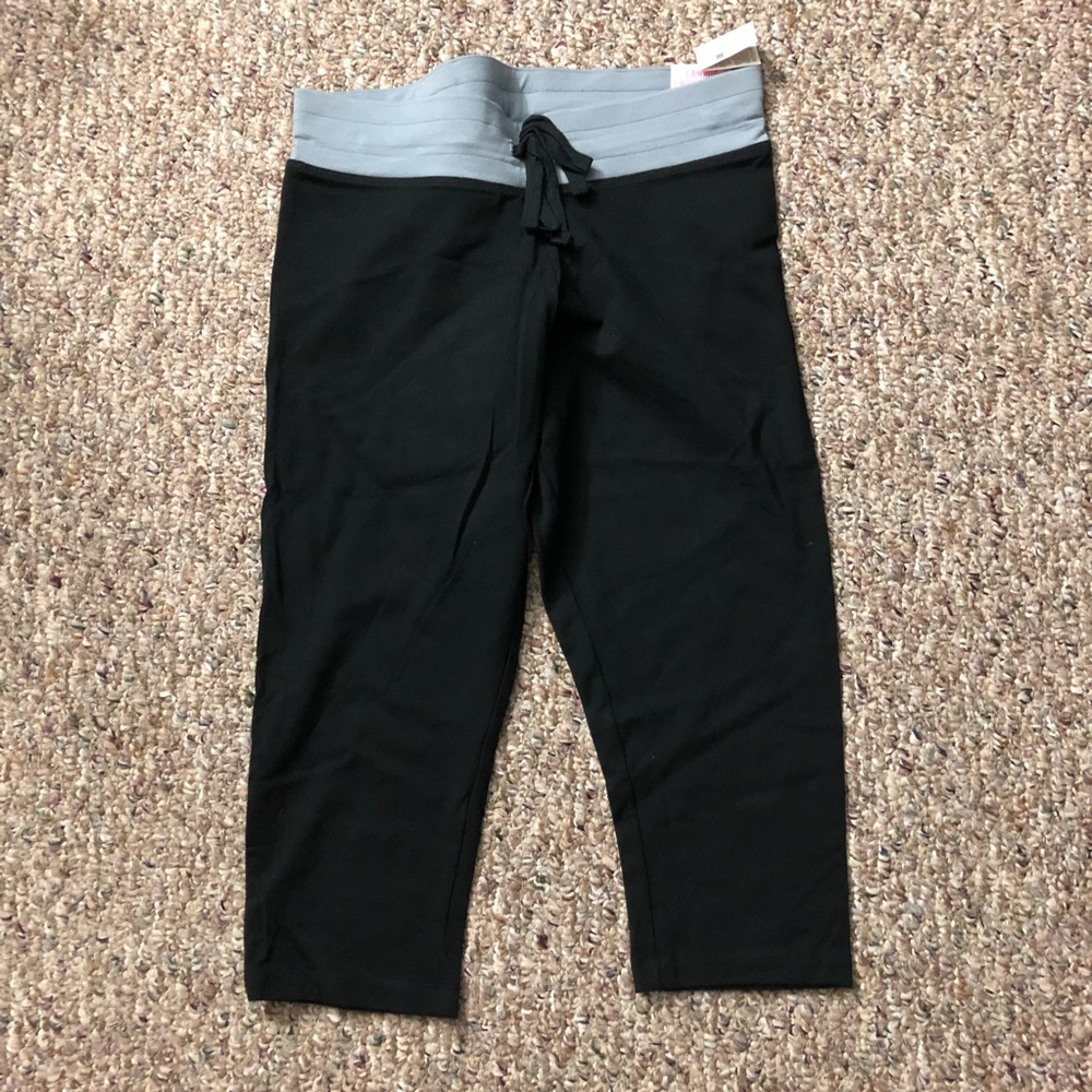Victoria’s Secret Pink Campus Crop Legging